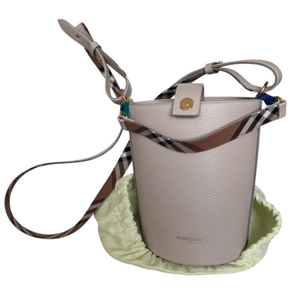 Burberry Small Grainy Leather Bucket Bag Limestone, house check strap - Picture 8 of 15